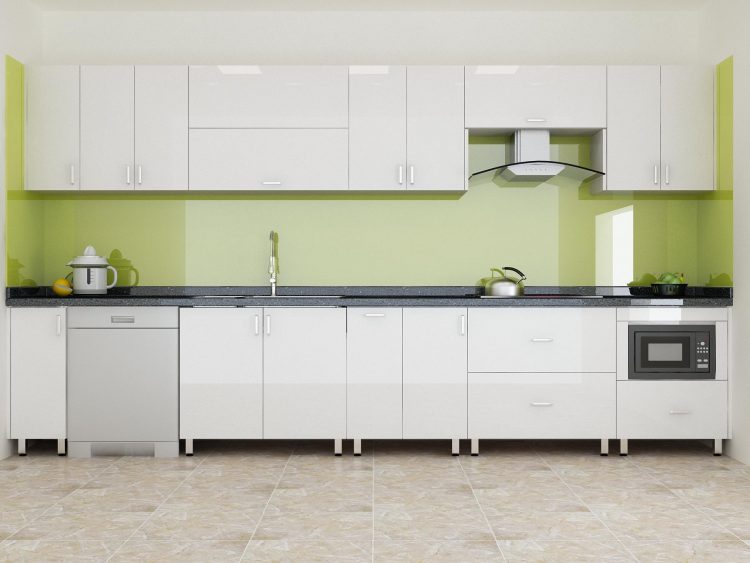 Tủ bếp Acrylic trắng kết hợp với mặt kính xanh 