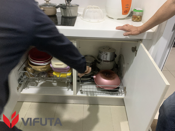 Vifuta khảo sát tủ bếp hư hỏng để sửa chữa